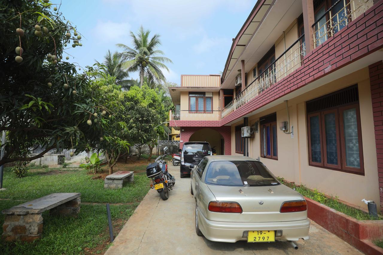 Tony'S Garden House Back Packers Inn Jaffna Exterior photo